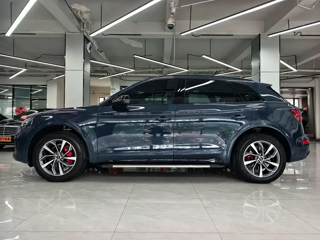 Audi Q5L — фото 10