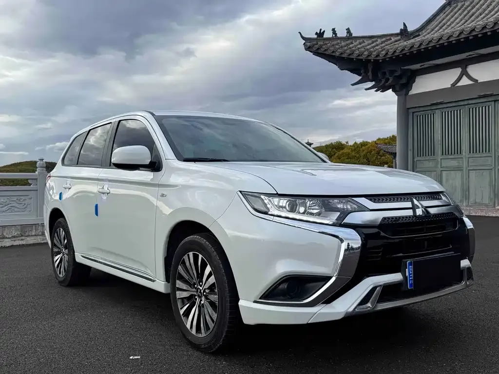 Mitsubishi Outlander — фото 7