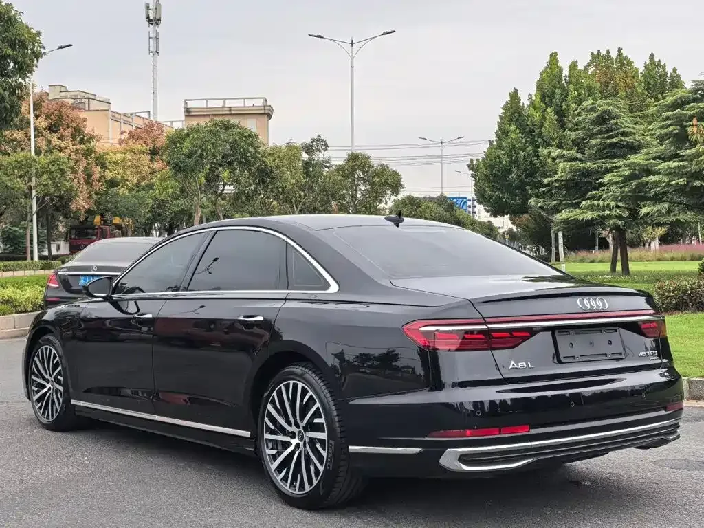 Audi A8 — фото 3