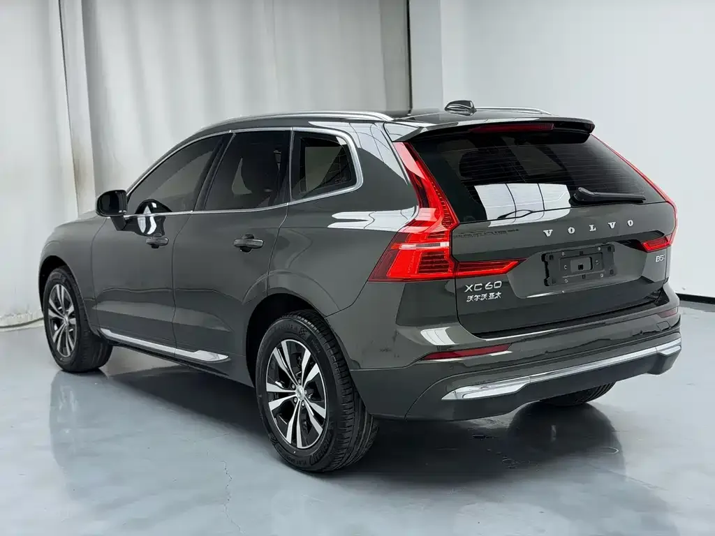 Volvo XC60 — фото 7