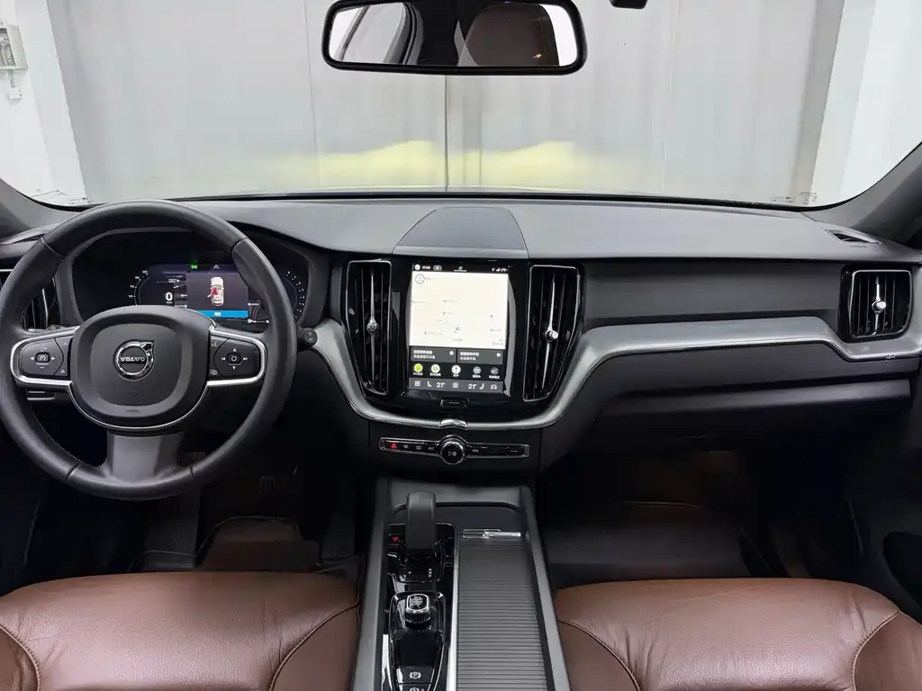 Volvo XC60 — фото 6