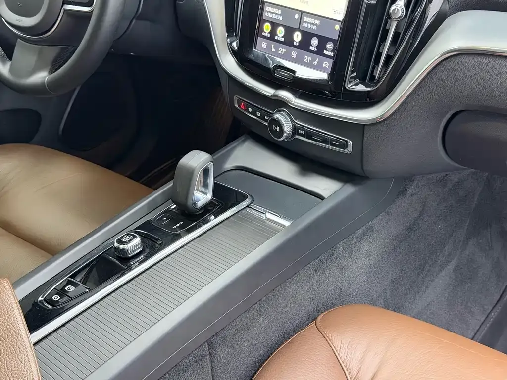 Volvo XC60 — фото 2