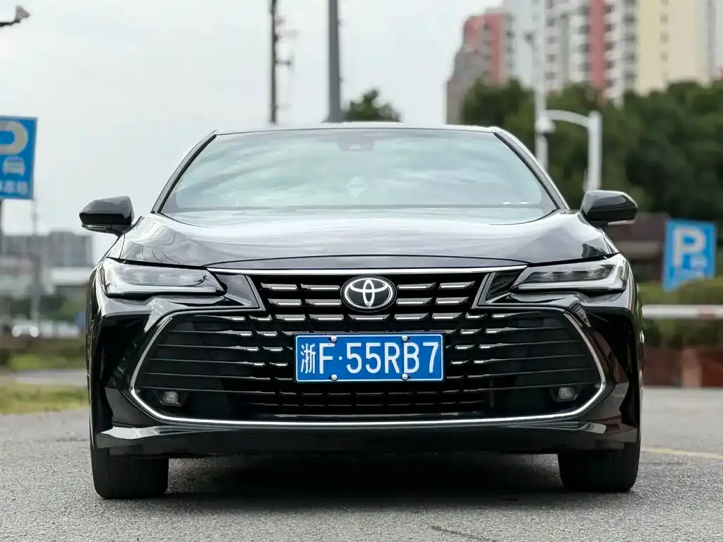 Toyota Avalon — фото 1