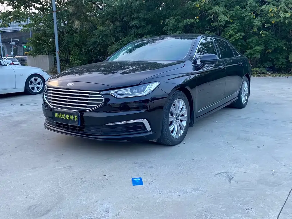 Ford Taurus — фото 1