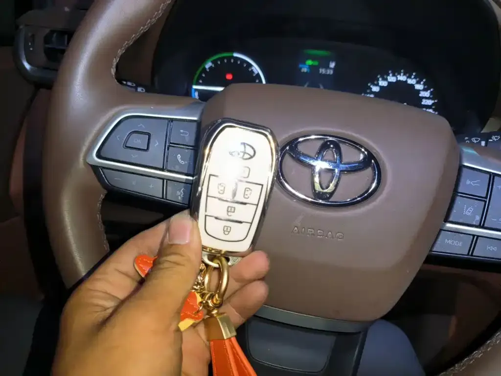 Toyota Sienna — фото 10