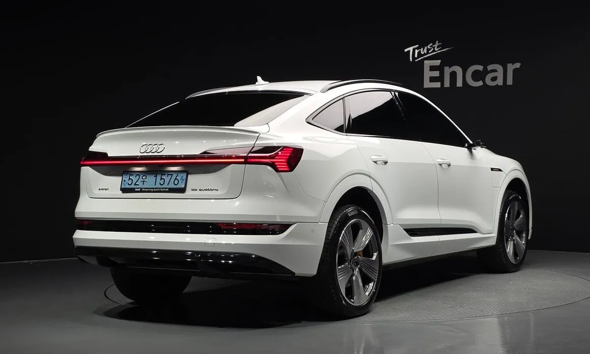 Audi e-tron — фото 8