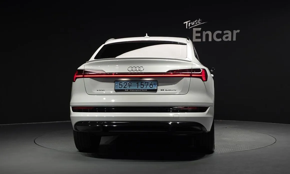 Audi e-tron — фото 2