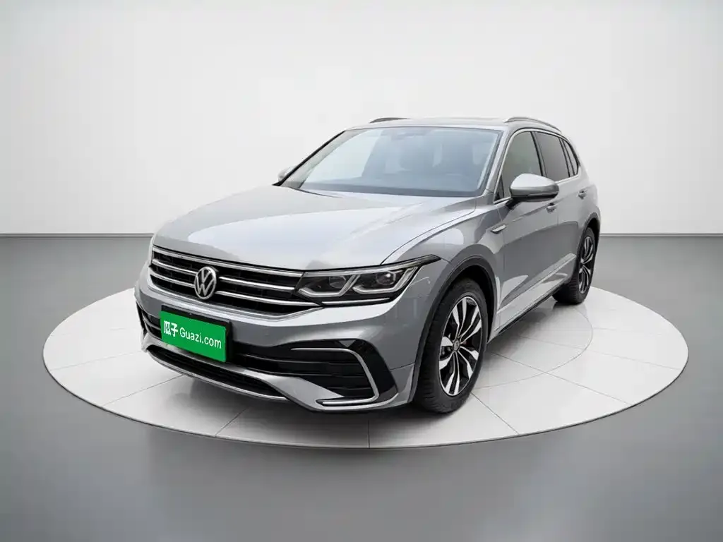 Volkswagen Tiguan L — фото 1
