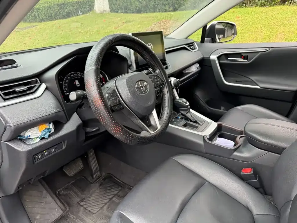 Toyota RAV4 — фото 3