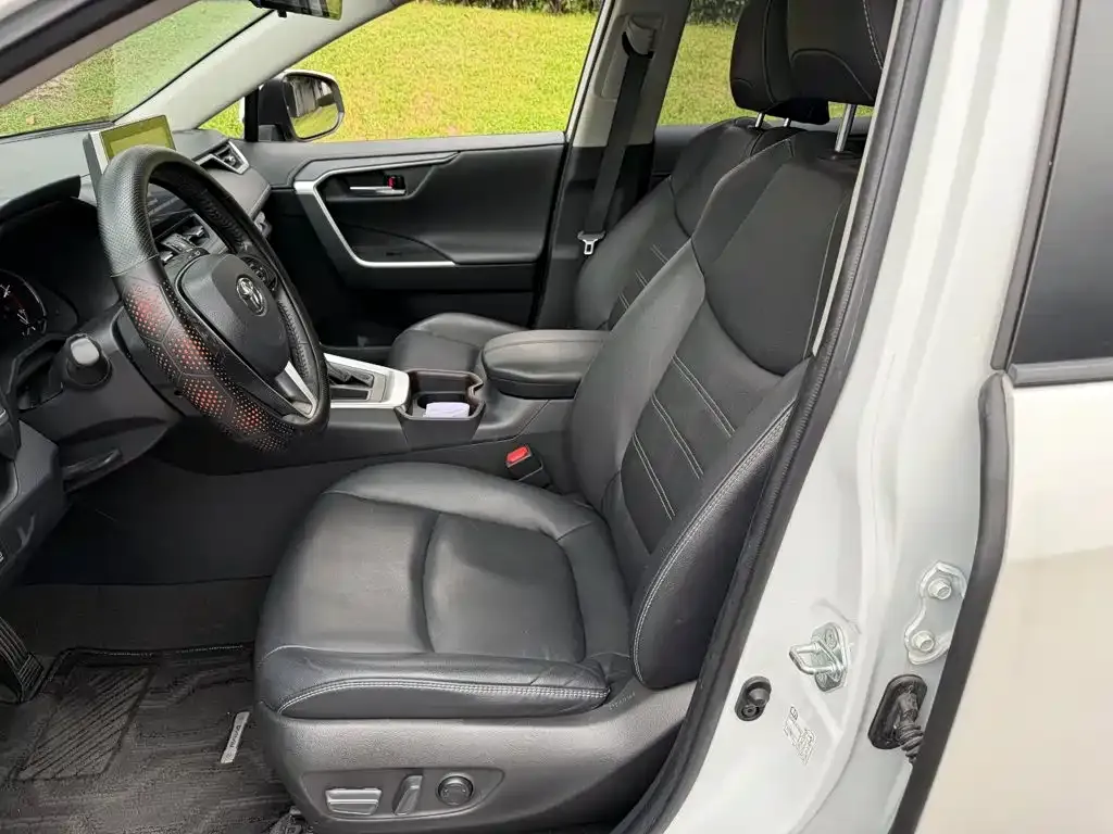 Toyota RAV4 — фото 4