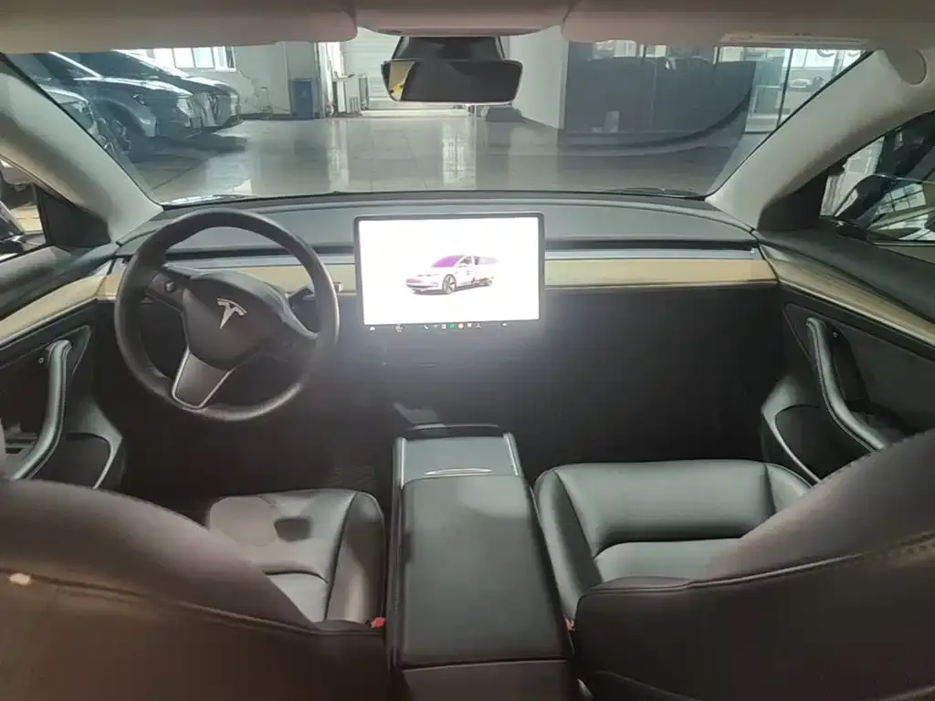 Tesla Model 3 — фото 8