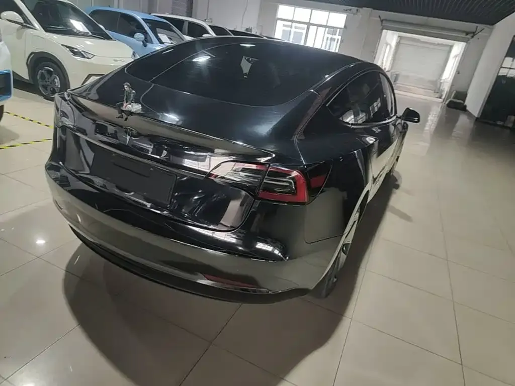 Tesla Model 3 — фото 7
