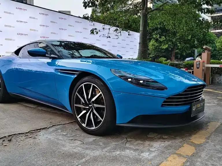Aston Martin DB11 — фото 4