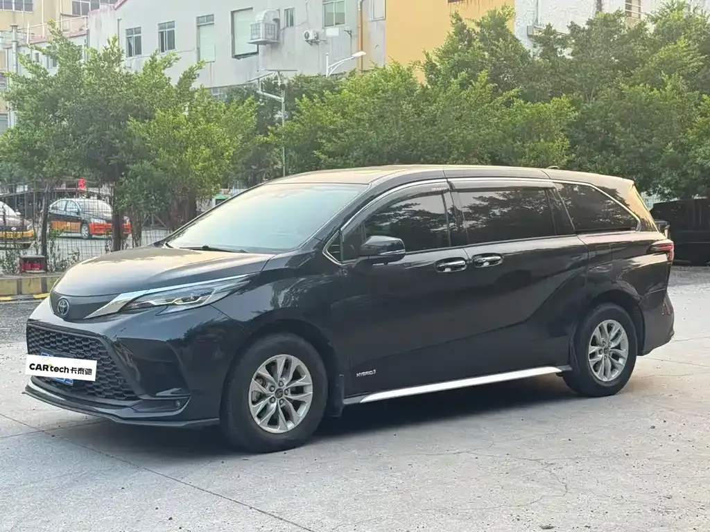 Toyota Granvia — фото 1