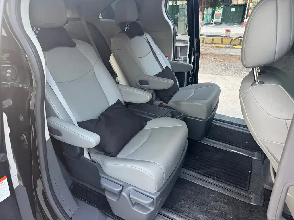 Toyota Granvia — фото 8