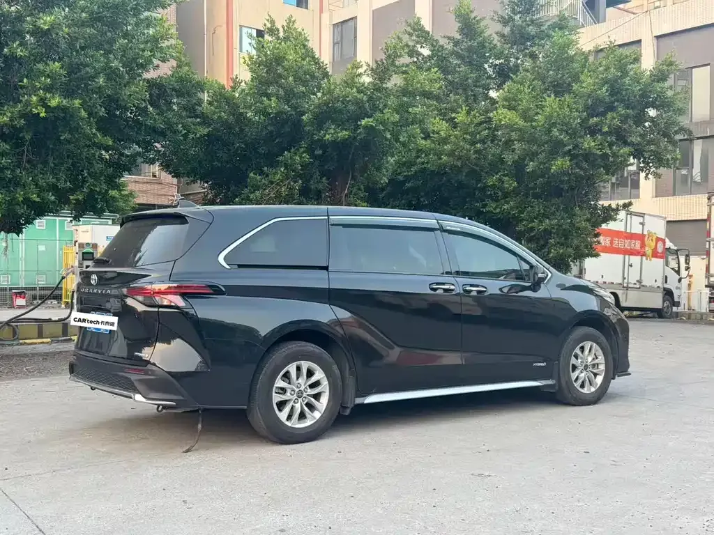 Toyota Granvia — фото 7