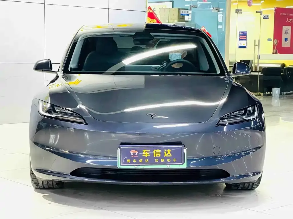 Tesla Model 3 — фото 10