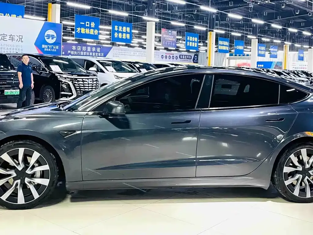 Tesla Model 3 — фото 3