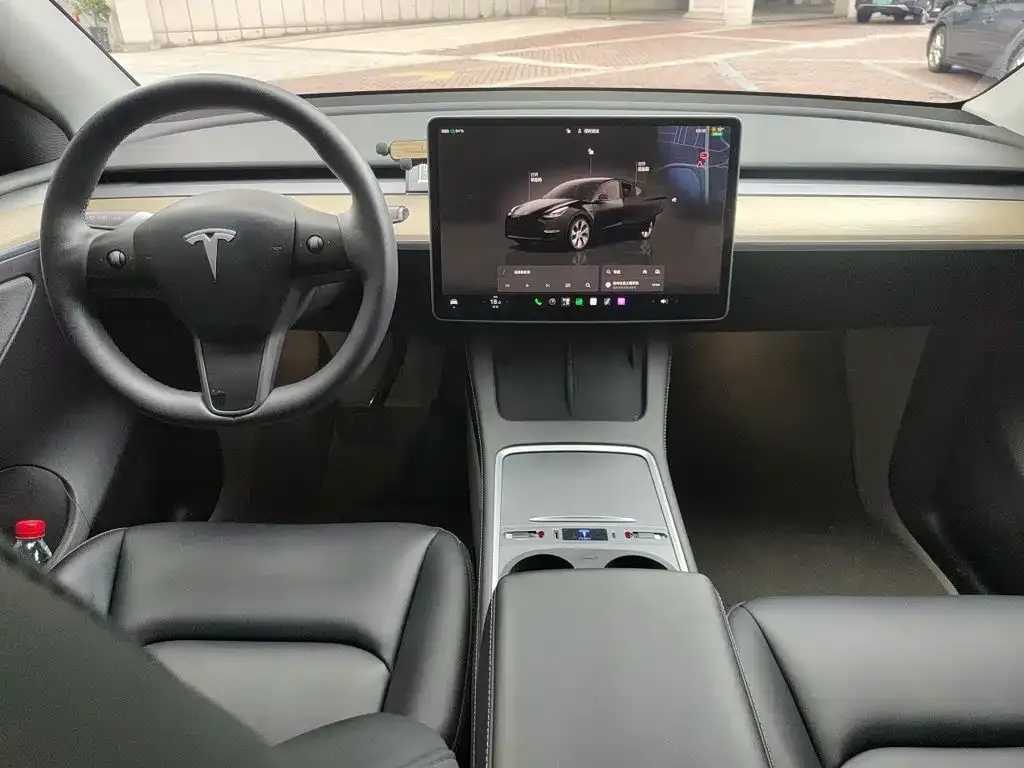 Tesla Model Y — фото 5