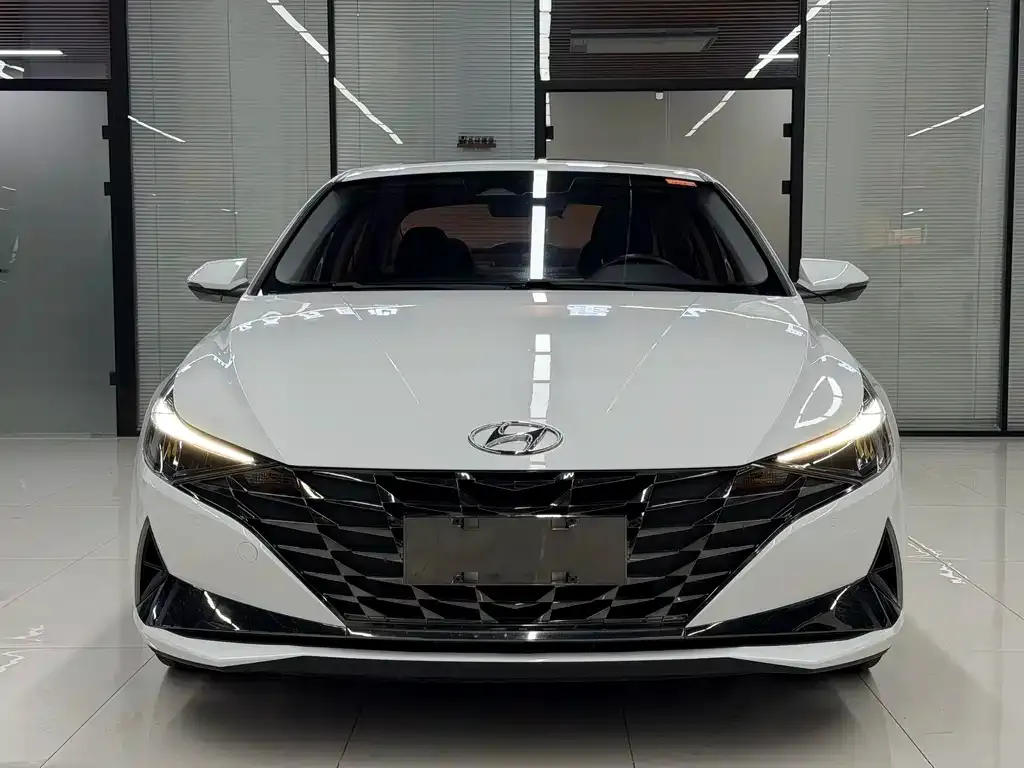 Hyundai Elantra — фото 8