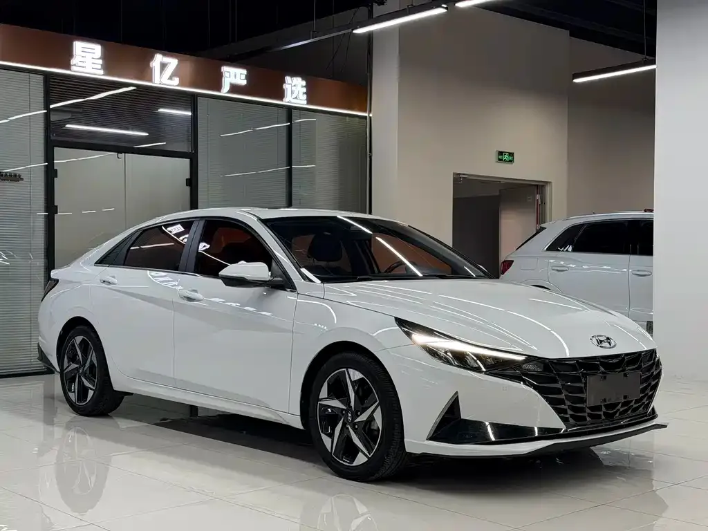 Hyundai Elantra — фото 4