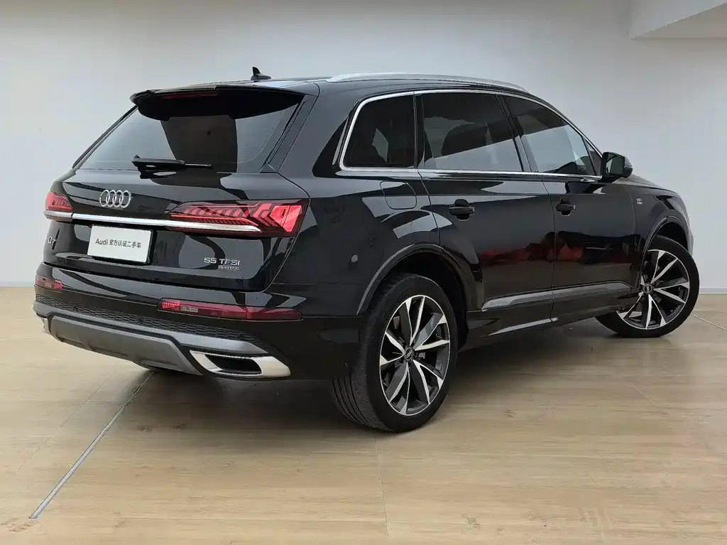 Audi Q7 — фото 10