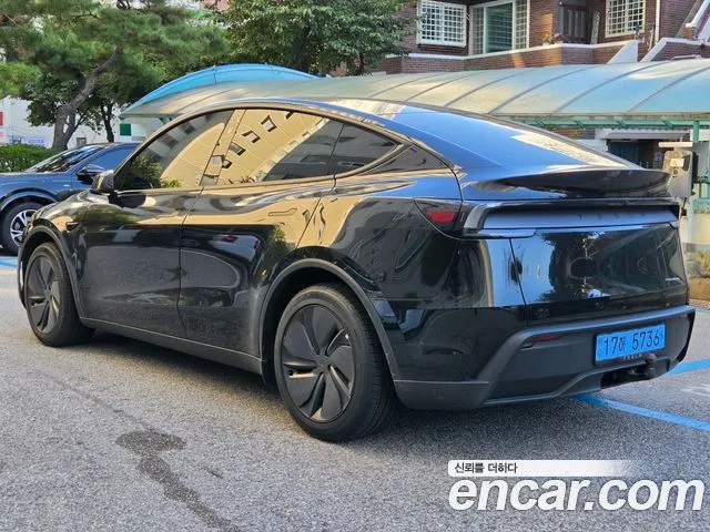 Tesla Model Y — фото 10