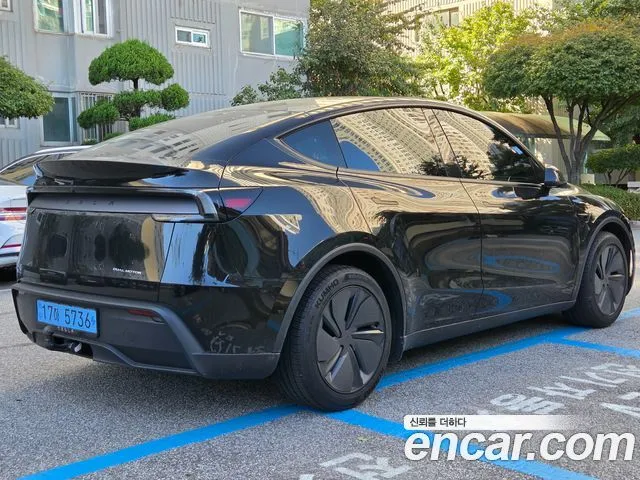 Tesla Model Y — фото 9