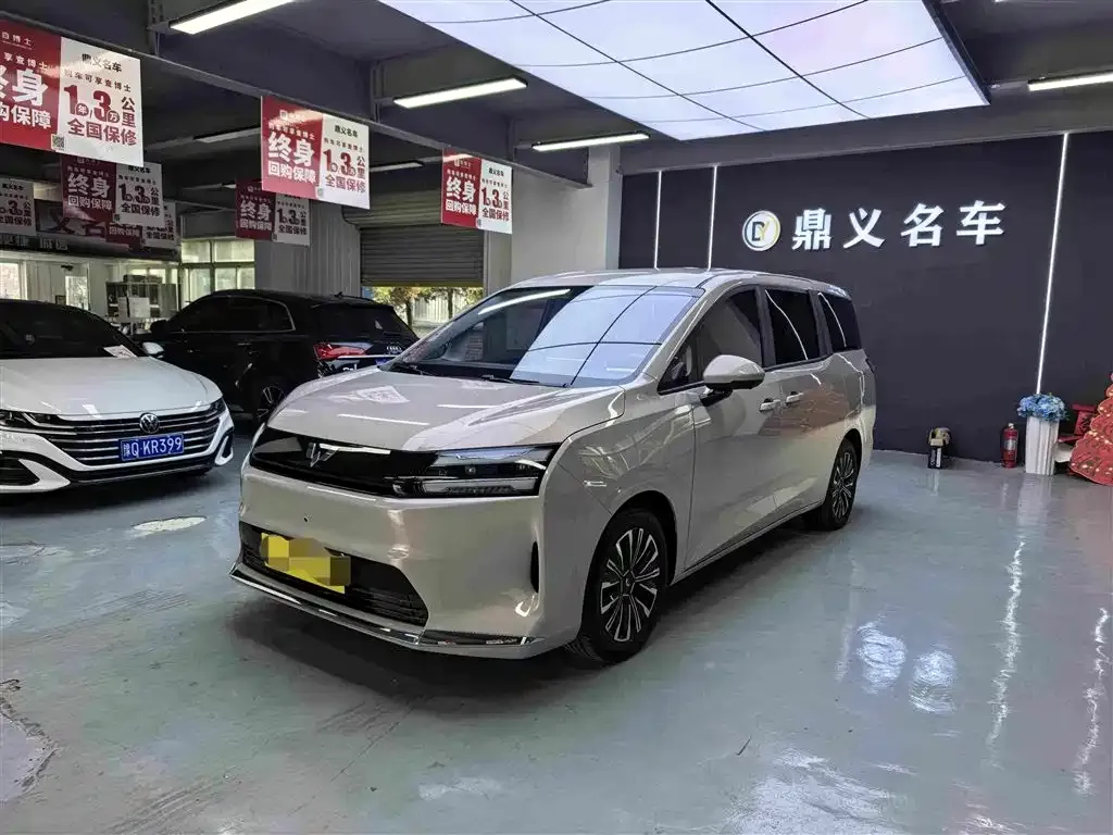 Wuling Xingguang 730 New Energy — фото 1