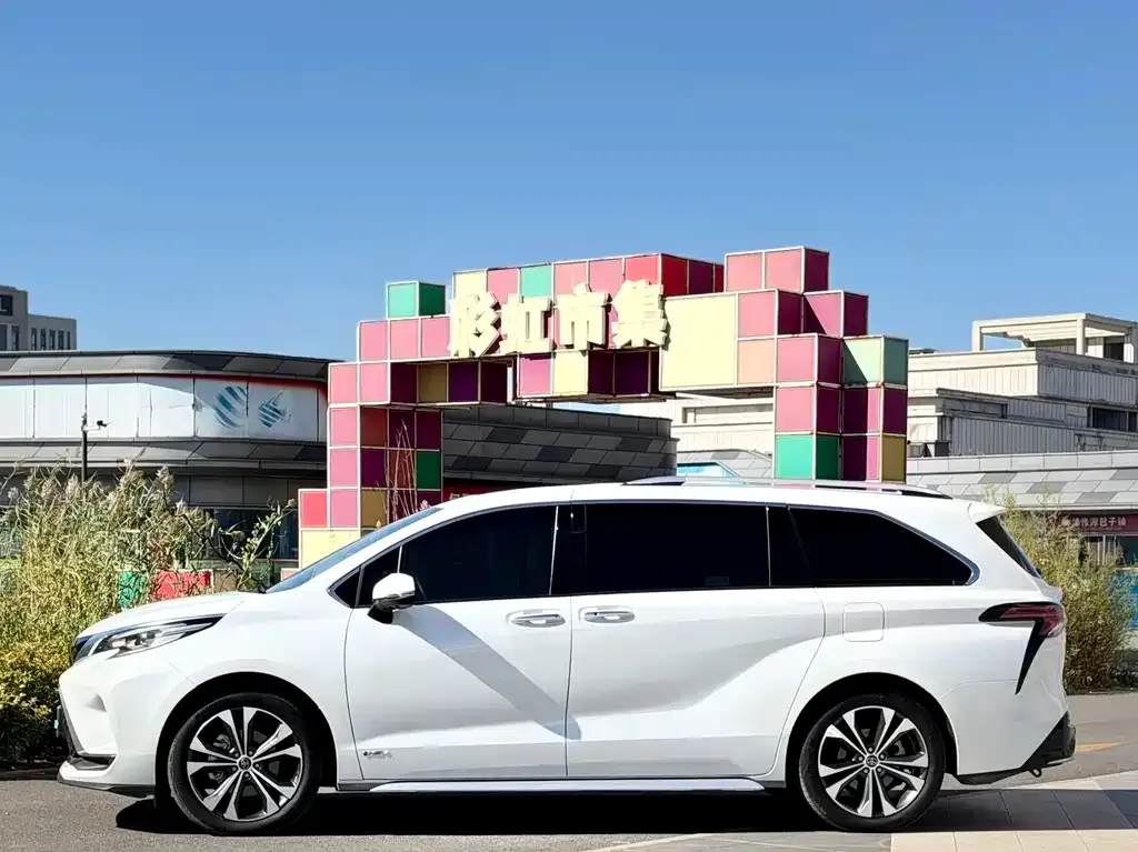 Toyota Granvia — фото 7