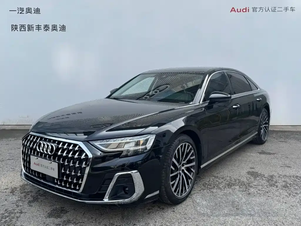 Audi A8 — фото 1