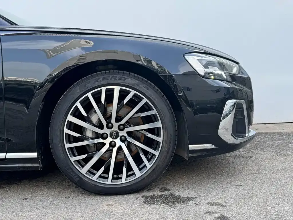 Audi A8 — фото 3