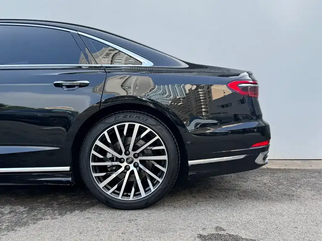 Audi A8 — фото 6