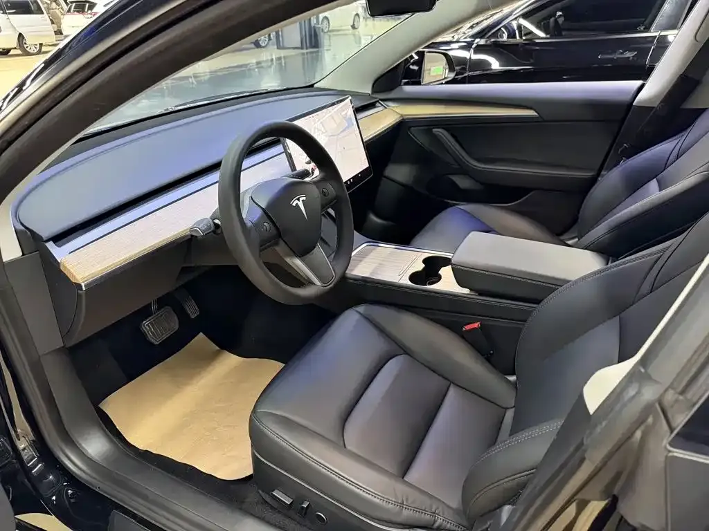 Tesla Model 3 — фото 3