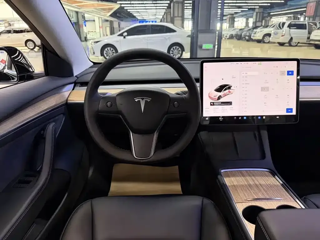 Tesla Model 3 — фото 7