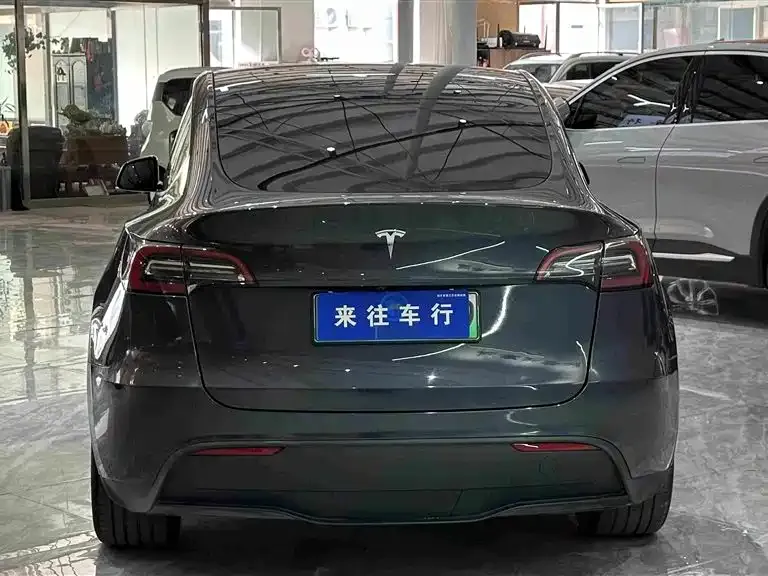 Tesla Model Y — фото 7