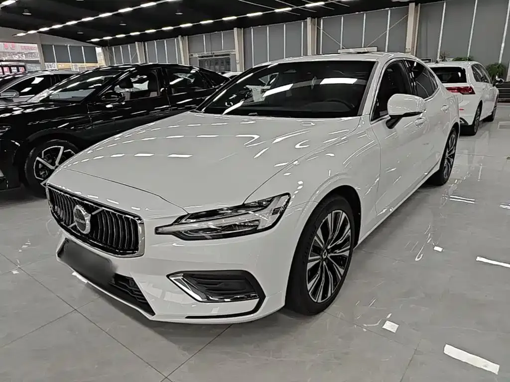 Volvo S60 — фото 1