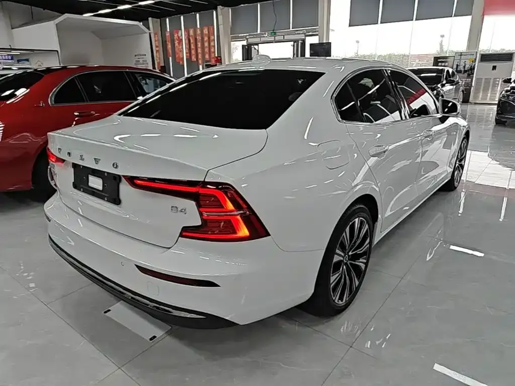 Volvo S60 — фото 4