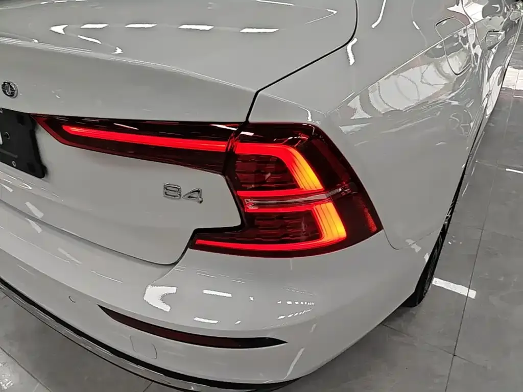 Volvo S60 — фото 10