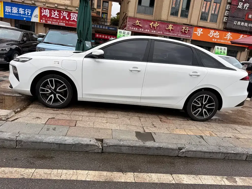 Roewe D6 — фото 10