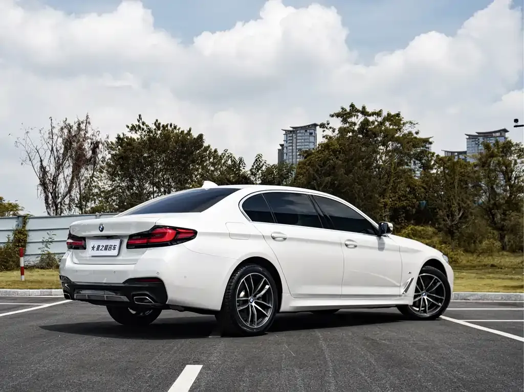 BMW 5 Series — фото 4