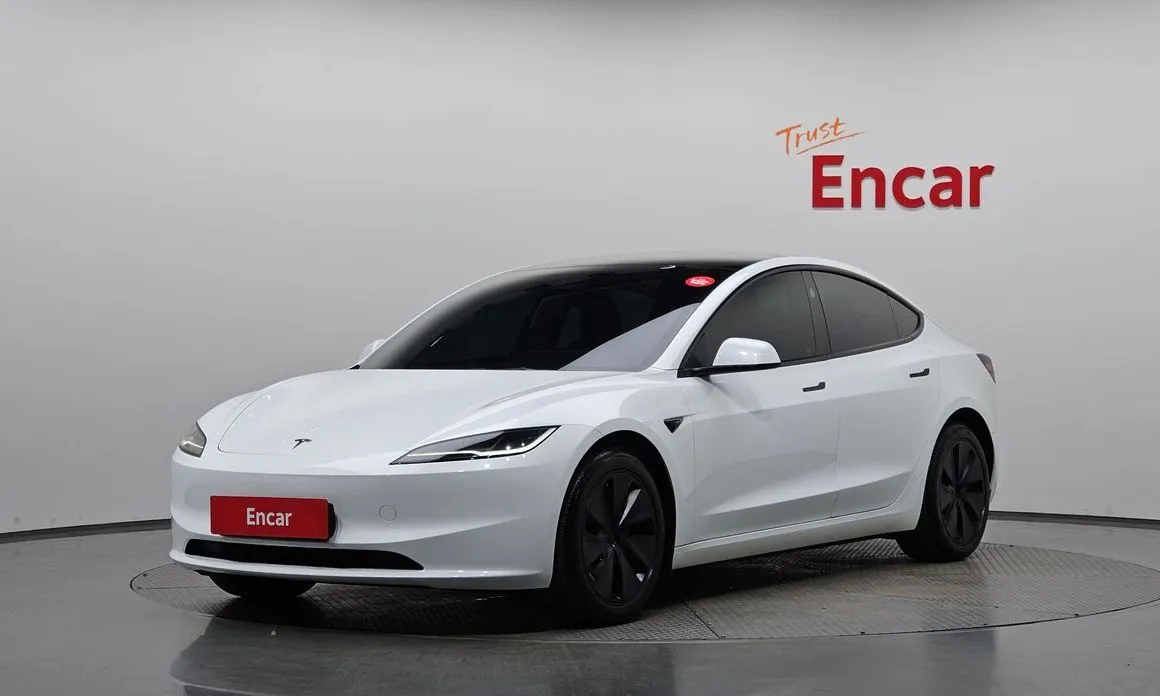 Tesla Model 3 — фото 1