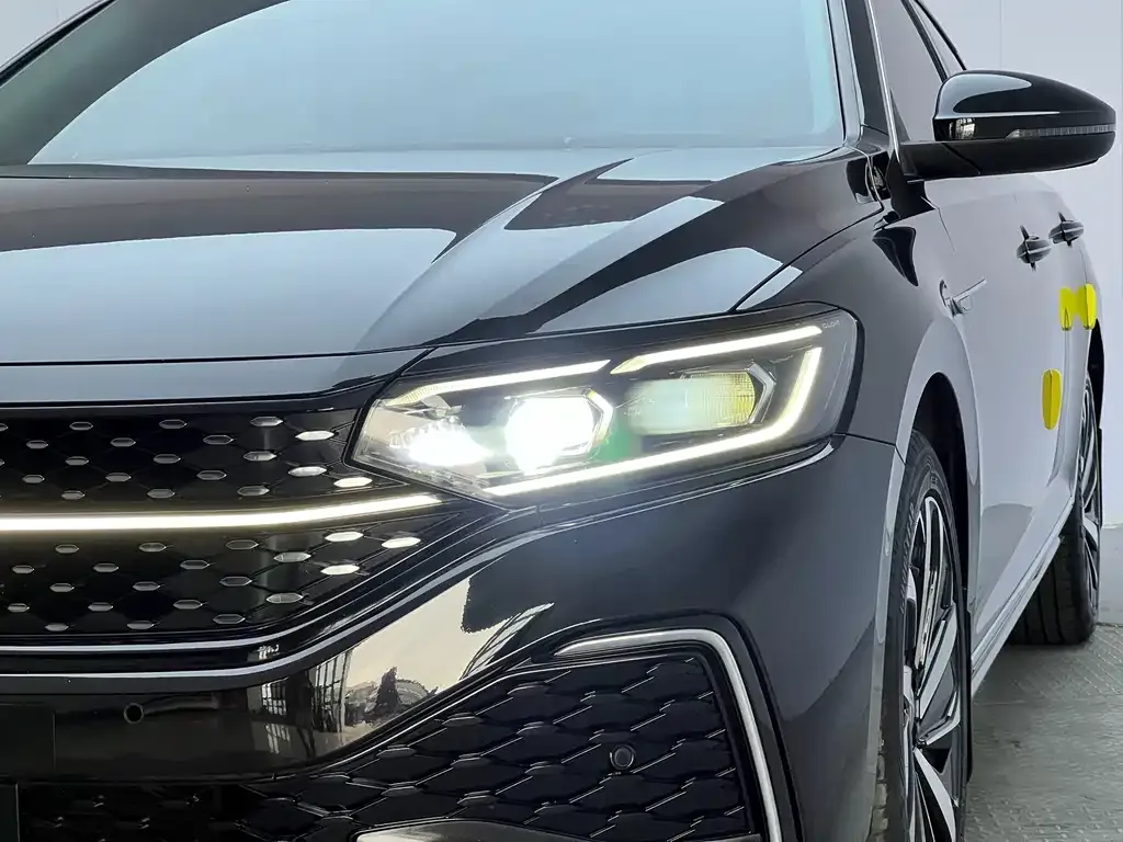 Volkswagen Passat — фото 8