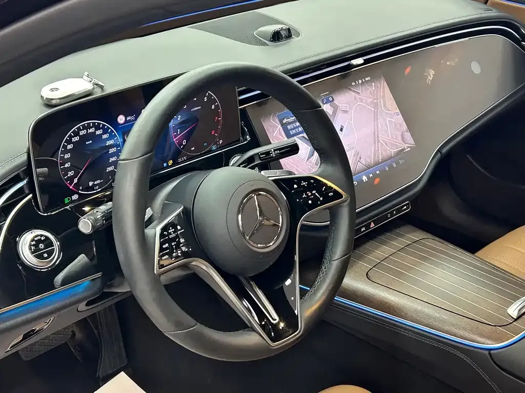 Mercedes-Benz E-Class — фото 10