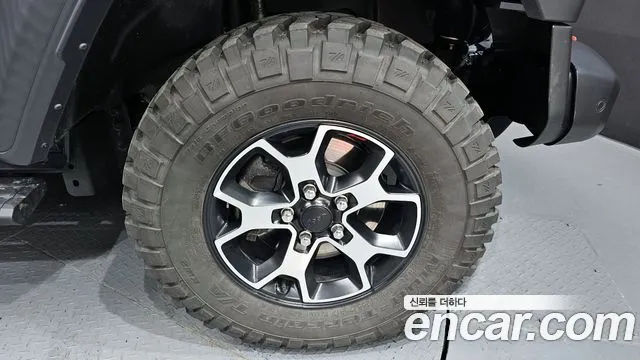 Jeep Wrangler — фото 10
