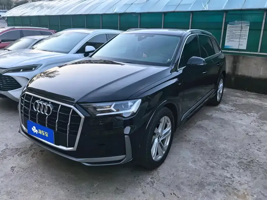 Audi Q7 — фото 1