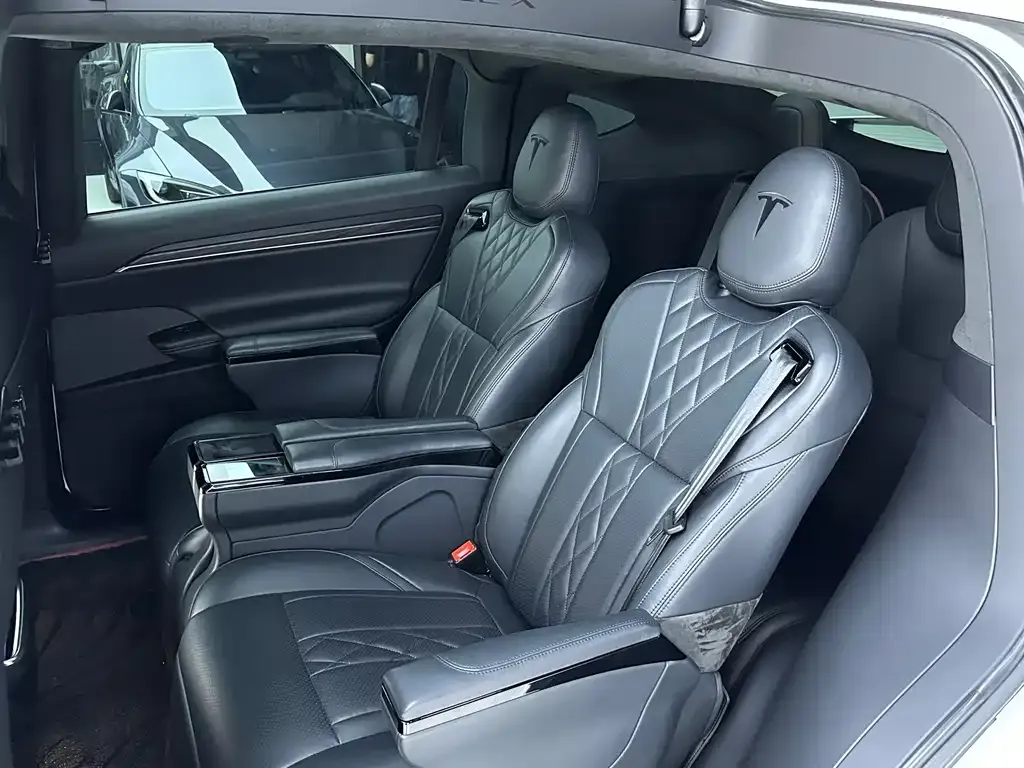 Tesla Model X — фото 9