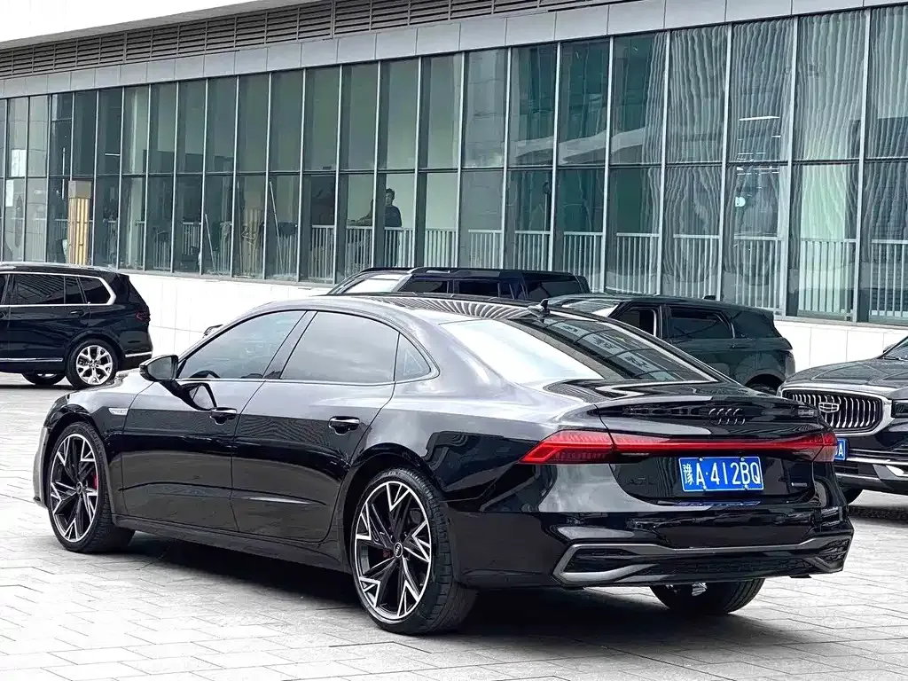 Audi A7L — фото 6