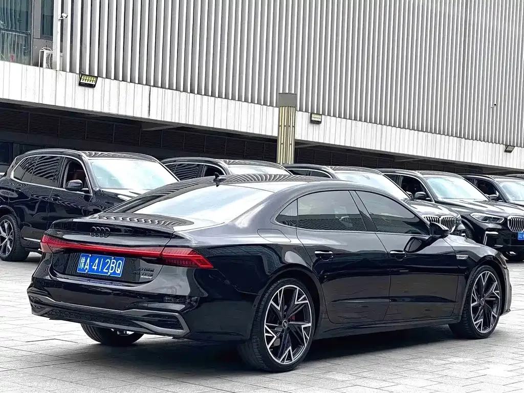 Audi A7L — фото 5