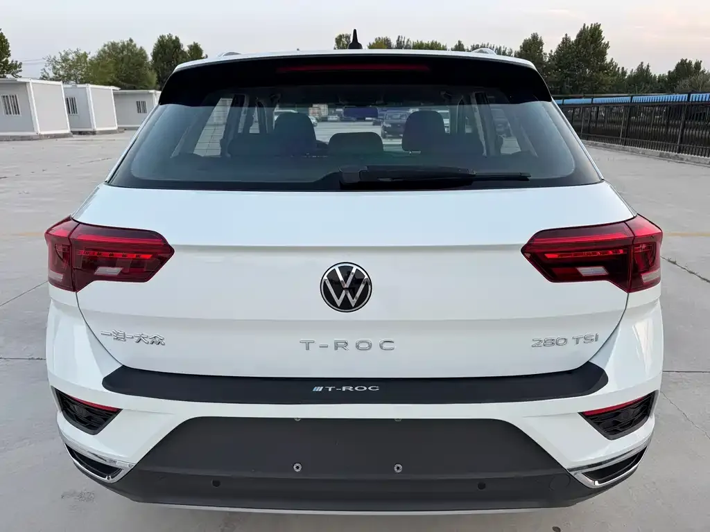 Volkswagen T-Roc — фото 9